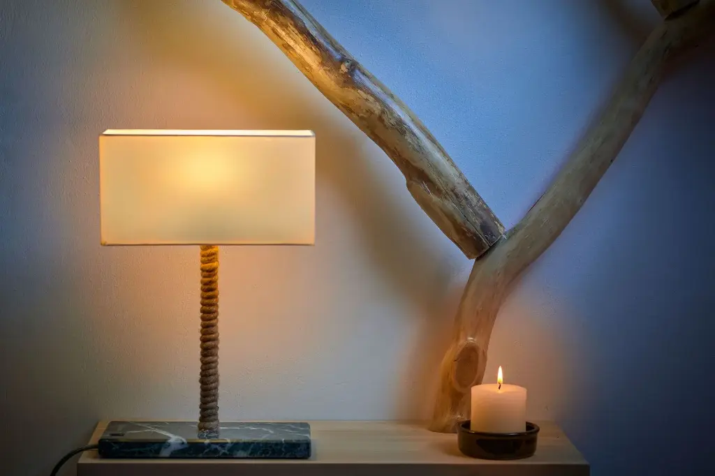 Ambiance lampe blanche.webp