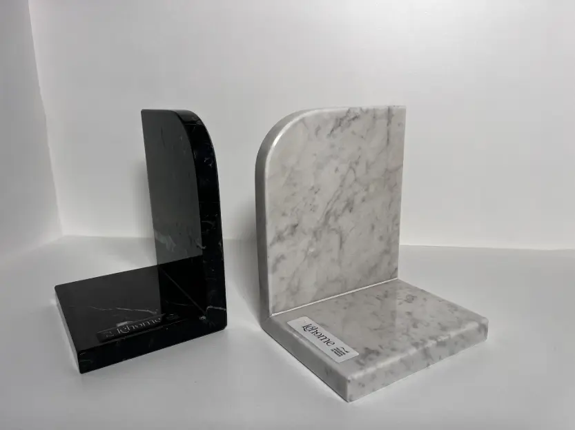 Liber Tenebrae - Paire de Serre-livres en marbre de Carrare & Marquina